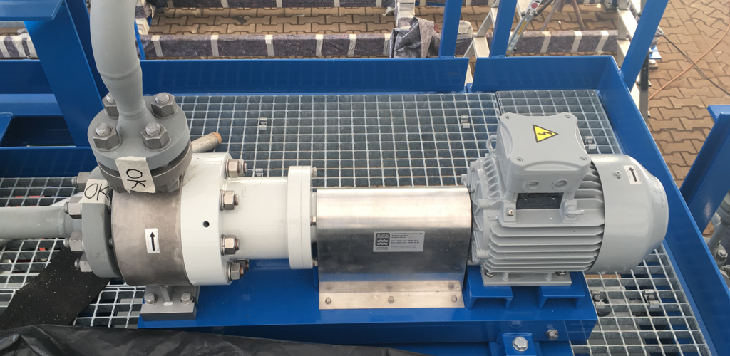 Magnetgekuppelte Hochdruckpumpe MCA HT-HP auf einem Skid