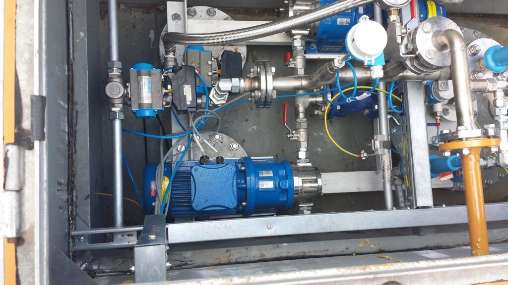 Magnetgekuppelte Gleitschieberpumpe VANE-MAG® MPA im Domschacht eines Pentan-Erdtanklagers