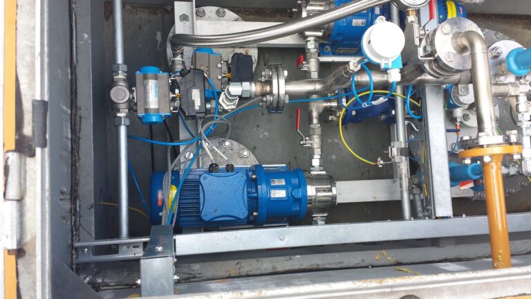 Magnetgekuppelte Gleitschieberpumpe VANE-MAG® MPA im Domschacht eines Pentan-Erdtanklagers